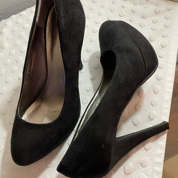 MAURICES Black Suede Platform pump - Picture 12 of 16